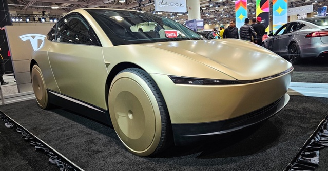 Otonom Tesla Cybercab Austin'de ücretli taşımada, 1000 araç için inceleme başlatıldı