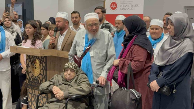 190 hafız Tokat Havalimanı'ndan dualarla Medine'ye uğurlandı