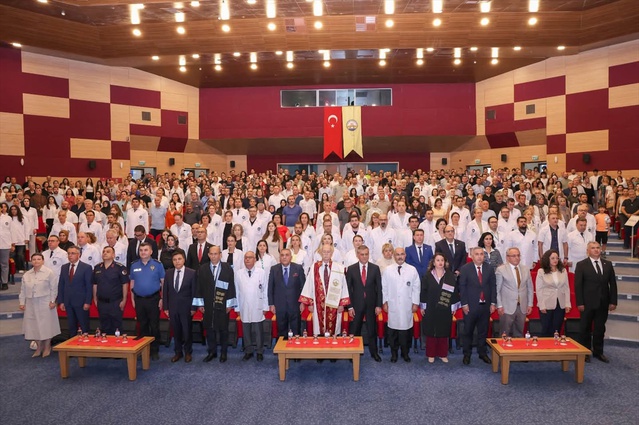Trakya Üniversitesi Tıp Fakültesinde beyaz önlük töreni yapıldı