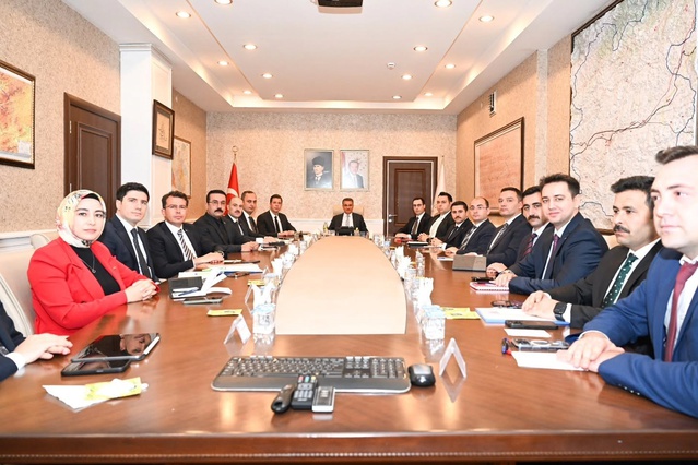 Erzurum'da kaymakamlar toplantısında kamu hizmetlerinde hız ve vatandaş odaklılık vurgulandı