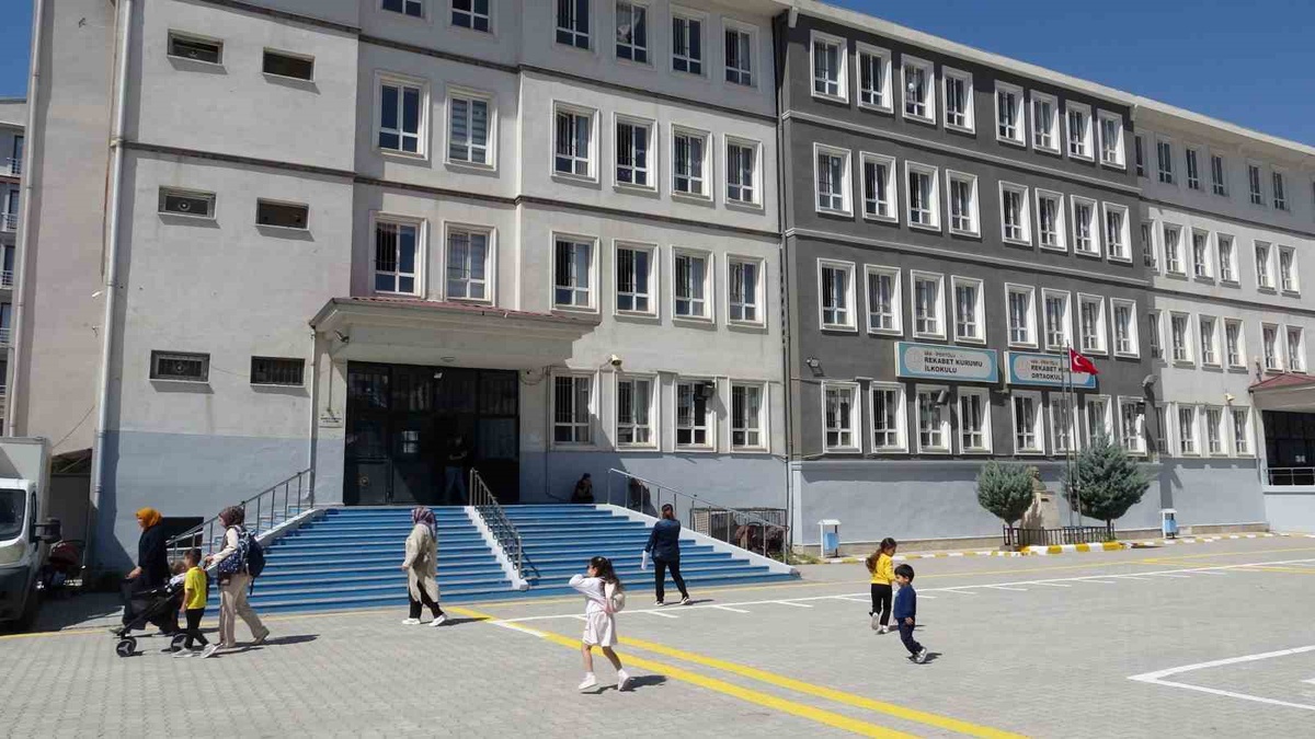Van\'da okul öncesi ve 1. sınıf öğrencileri uyum haftasına başladı