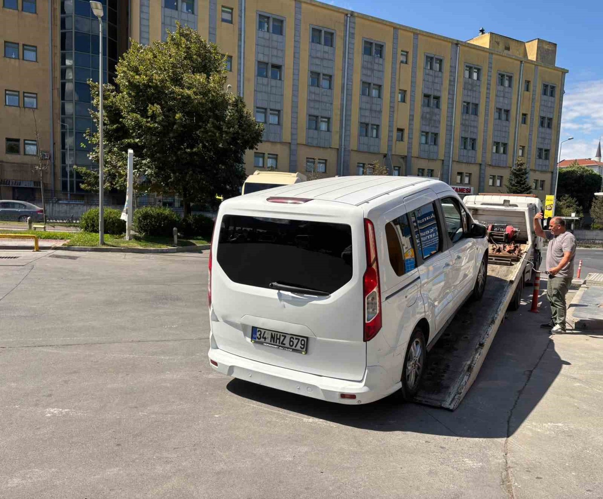 Arnavutköy\'de makas atan 2 sürücüye görüntülü ihbarla 181 bin lira ceza kesildi