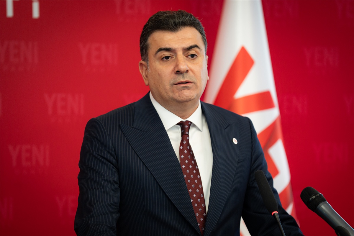 Yeni Parti Sözcüsü Emre, Balbay\'ın sözlerini \'CHP zaten kapatıldı\' diye yanıtladı