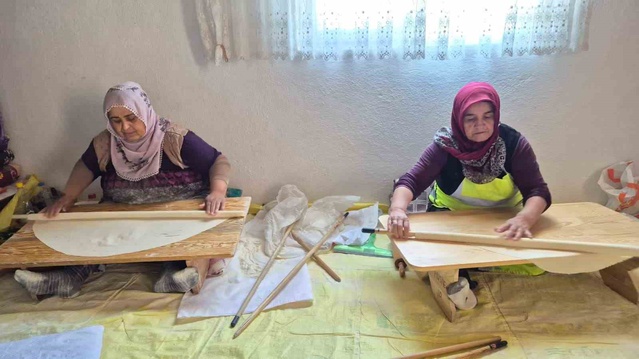 Yozgat'ta kadınlar imece usulüyle kışlık yufka ekmek hazırlıyor