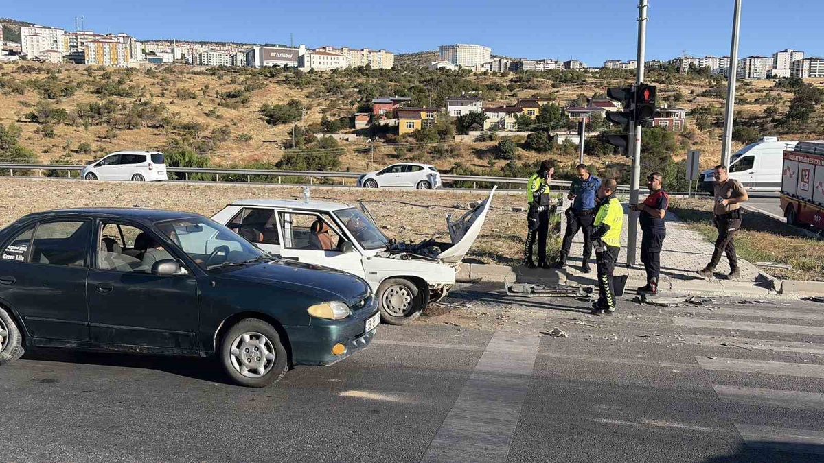 Yozgat Ankara karayolunda iki aracın çarpıştığı kazada 6 kişi yaralandı
