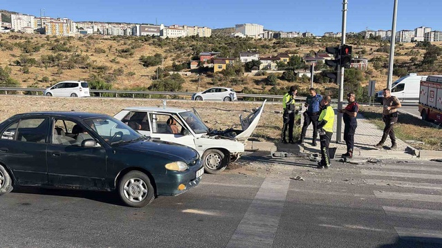Yozgat Ankara karayolunda iki aracın çarpıştığı kazada 6 kişi yaralandı
