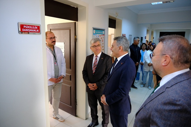 Yozgat Valisi Özkan, Sağlıklı Hayat Merkezini ziyaret ederek ücretsiz hizmetleri inceledi