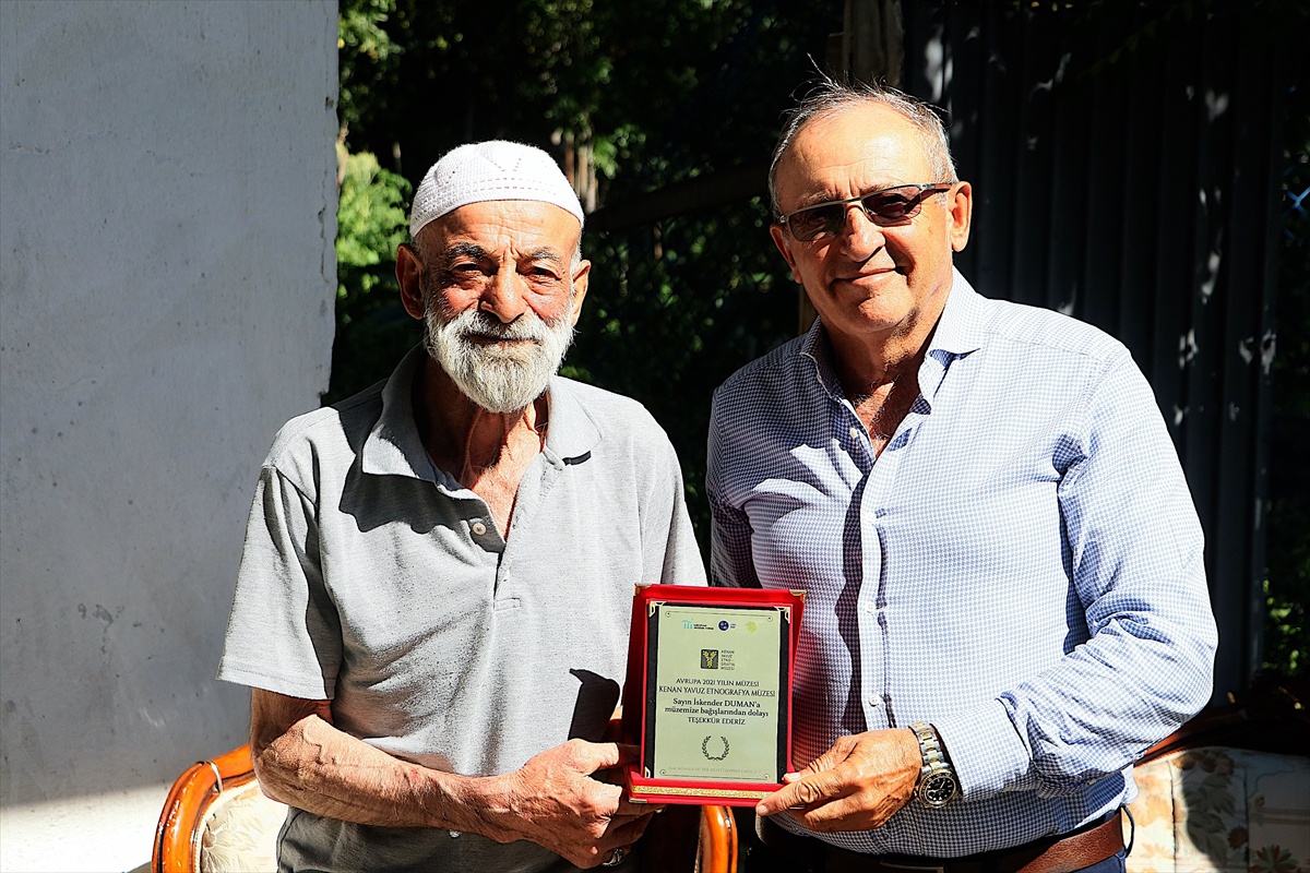 60 yıldır topladığı eşyaları müzeye bağışladı