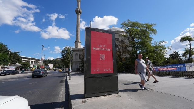 81 ildeki billboardlarda yer alan QR kodlu mesajlar merak uyandırdı