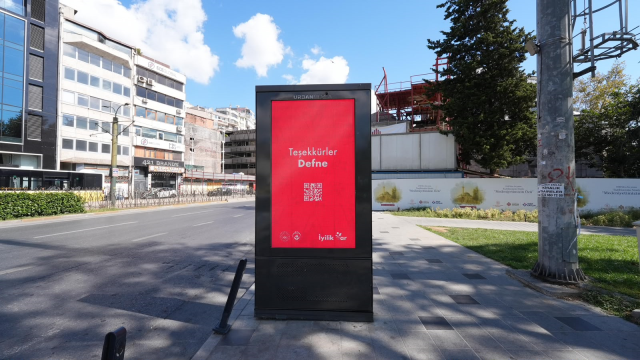 81 ildeki billboardlarda yer alan QR kodlu mesajlar merak uyandırdı