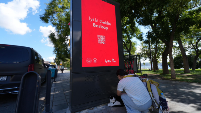 81 ildeki billboardlarda yer alan QR kodlu mesajlar merak uyandırdı