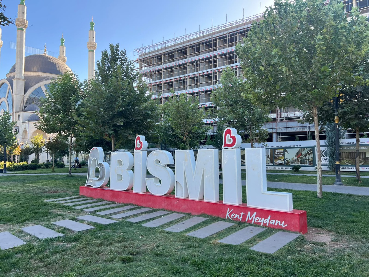 Açıkta bırakılan elektrik kablosuna temas eden çocuk, akıma kapılarak yaralandı