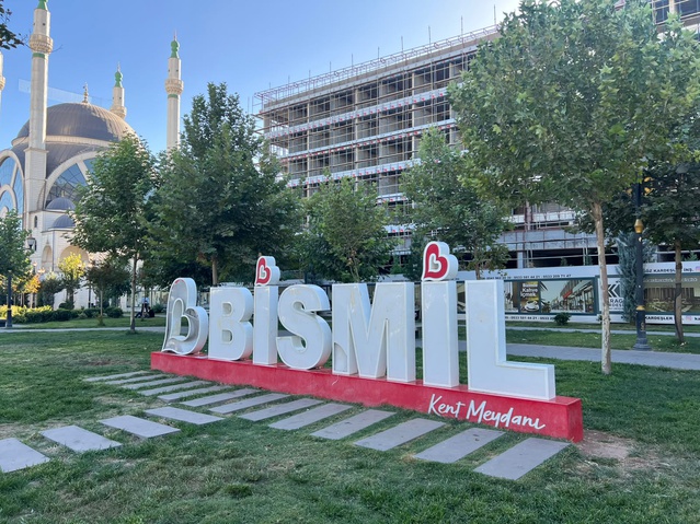 Diyarbakır Bismil'de parkta elektrik kablosuna temas eden çocuk akıma kapılıp yaralandı