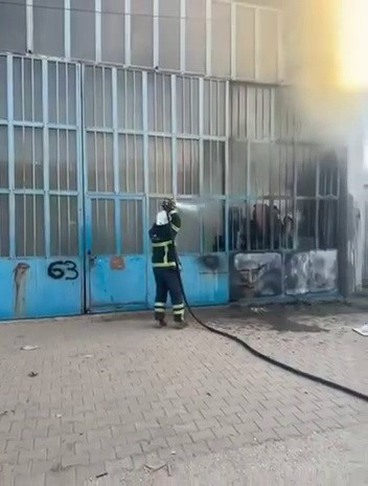 Adıyaman Kahta\'da marangoz iş yerinde elektrik panelinden çıkan yangın kısa sürede söndürüldü