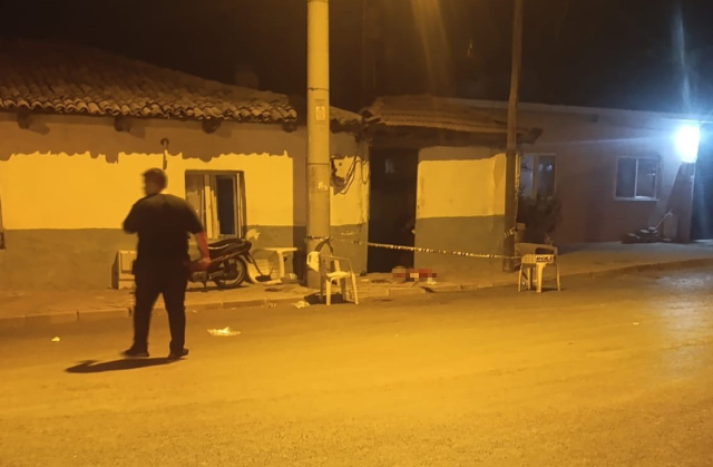 Aile faciası! Cani baba eşini ve kızını bıçakladı