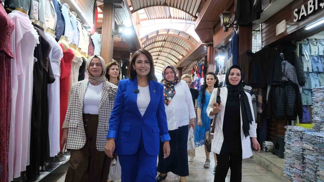 AK Parti Denizli Kadın Kolları Başkanı Tütüncü, Bayramyeri'nde esnafla buluştu