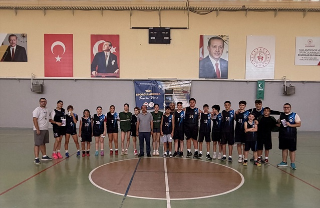 Antalya Polis Spor Gücü ile Akseki'de 22 genç basketbolcuya eğitim verildi