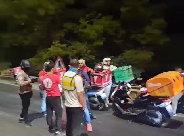 Alevlerin karşısında tek yürek oldular! Kimi traktörle kimi motosikletle koştu