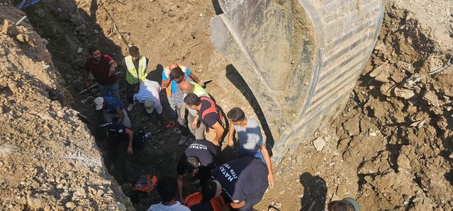 Hatay Antakya'da altyapı göçüğünde 2 işçi yaralandı, hastaneye kaldırıldı