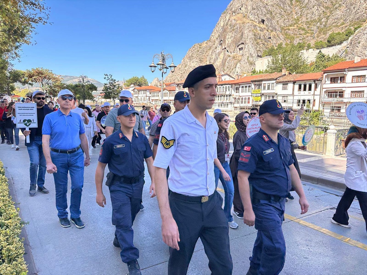Amasya\'da halk sağlığı haftası etkinlikleri kapsamında yürüyüş yapıldı