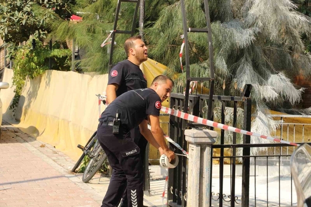 Antalya'da düşen iskelede 2 boya işçisi 13. katta asılı kaldı, balkondan kurtuldu