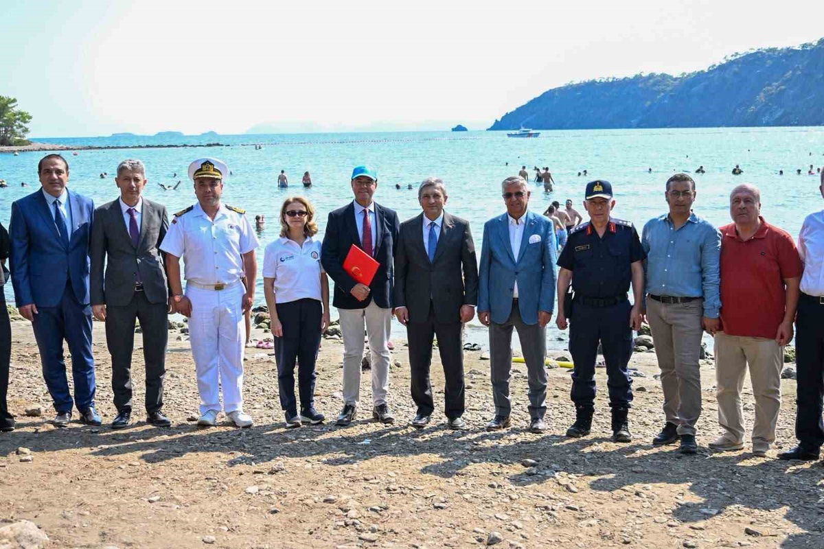 Antalya Phaselis\'te 575 metrelik deniz bariyeri ve 2 çöp kapar hizmete alındı