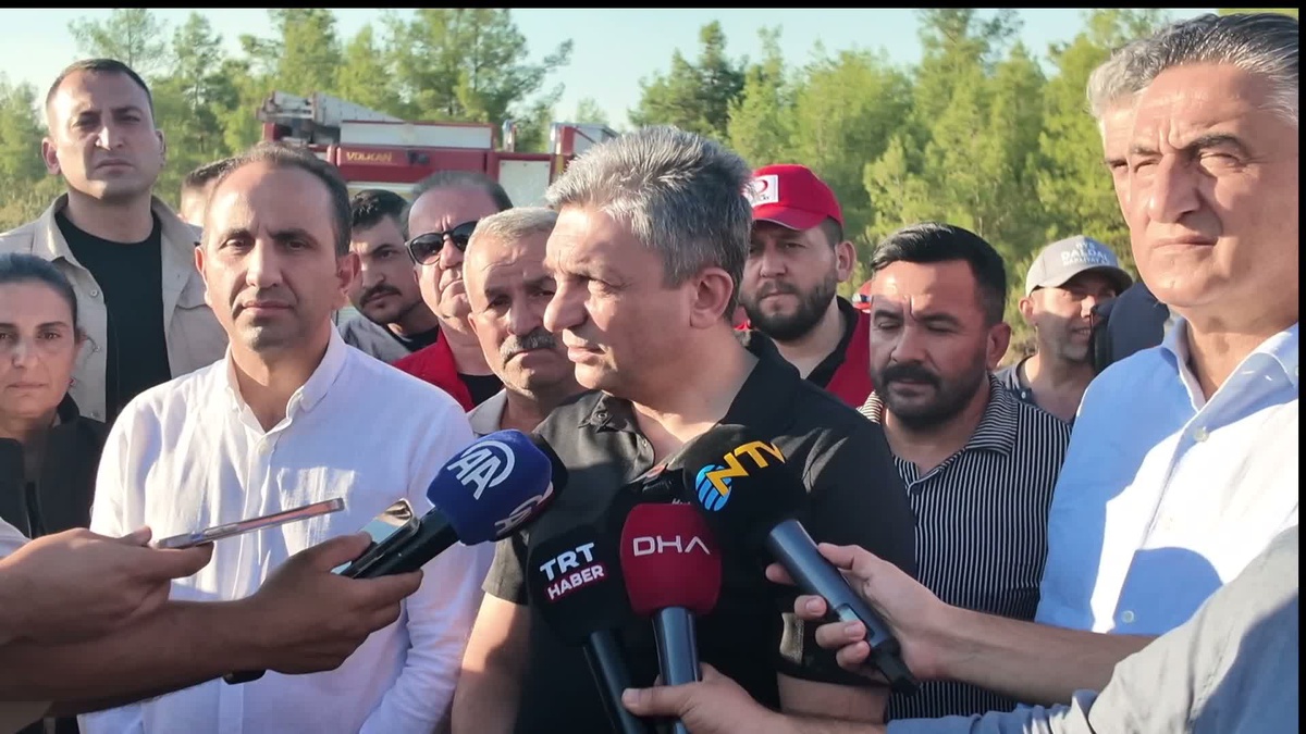 Antalya\'da yangında iki mahallede tehlike bitti, Kızıllı\'da söndürme sürüyor