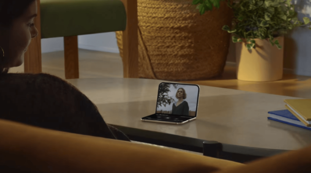 Apple ilk katlanabilir iPhone'u tanıttı! İşte satış fiyatı ve teknik özellikleri