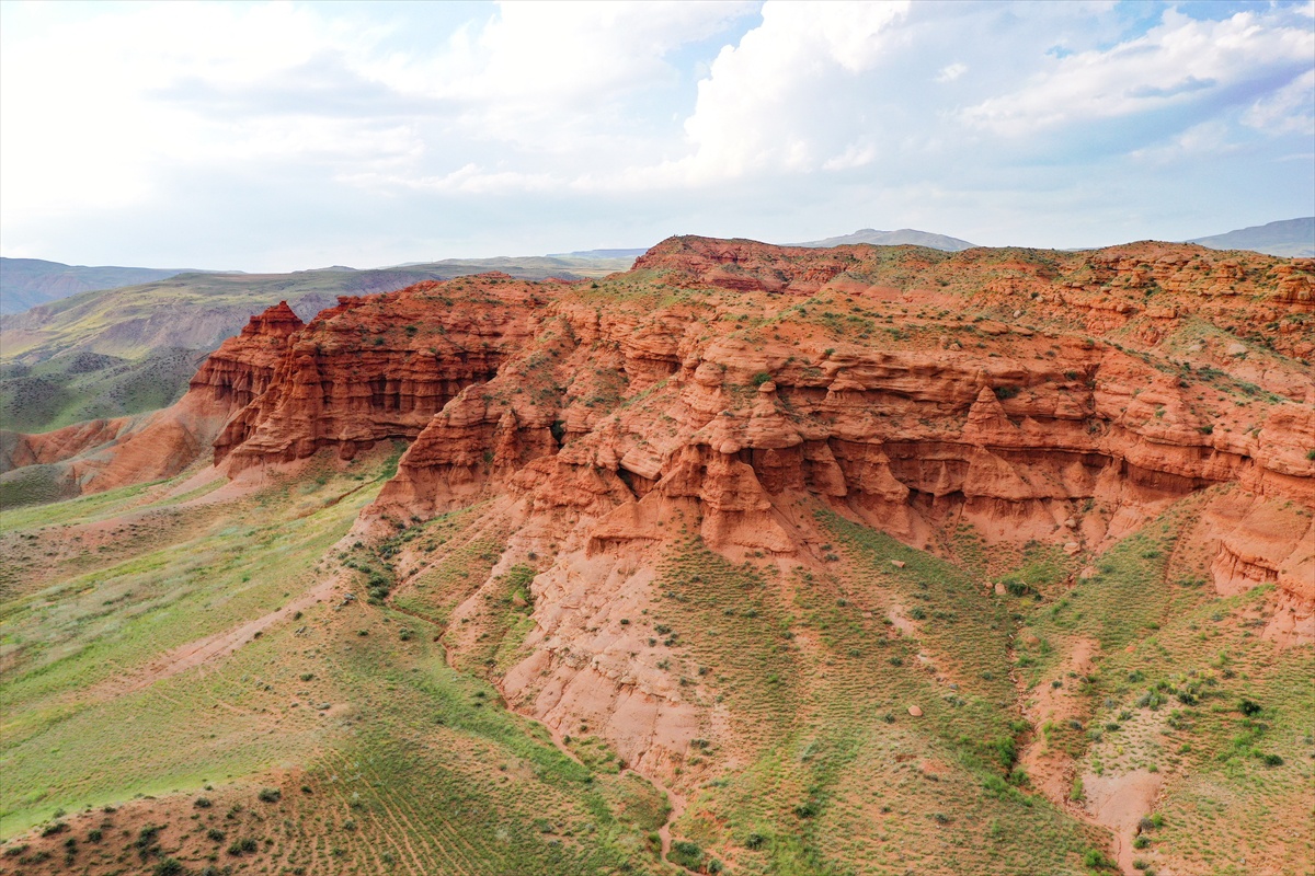 Arizona kanyonlarına benzetilen Bayam Kızıllıkları doğa tutkunlarını bekliyor