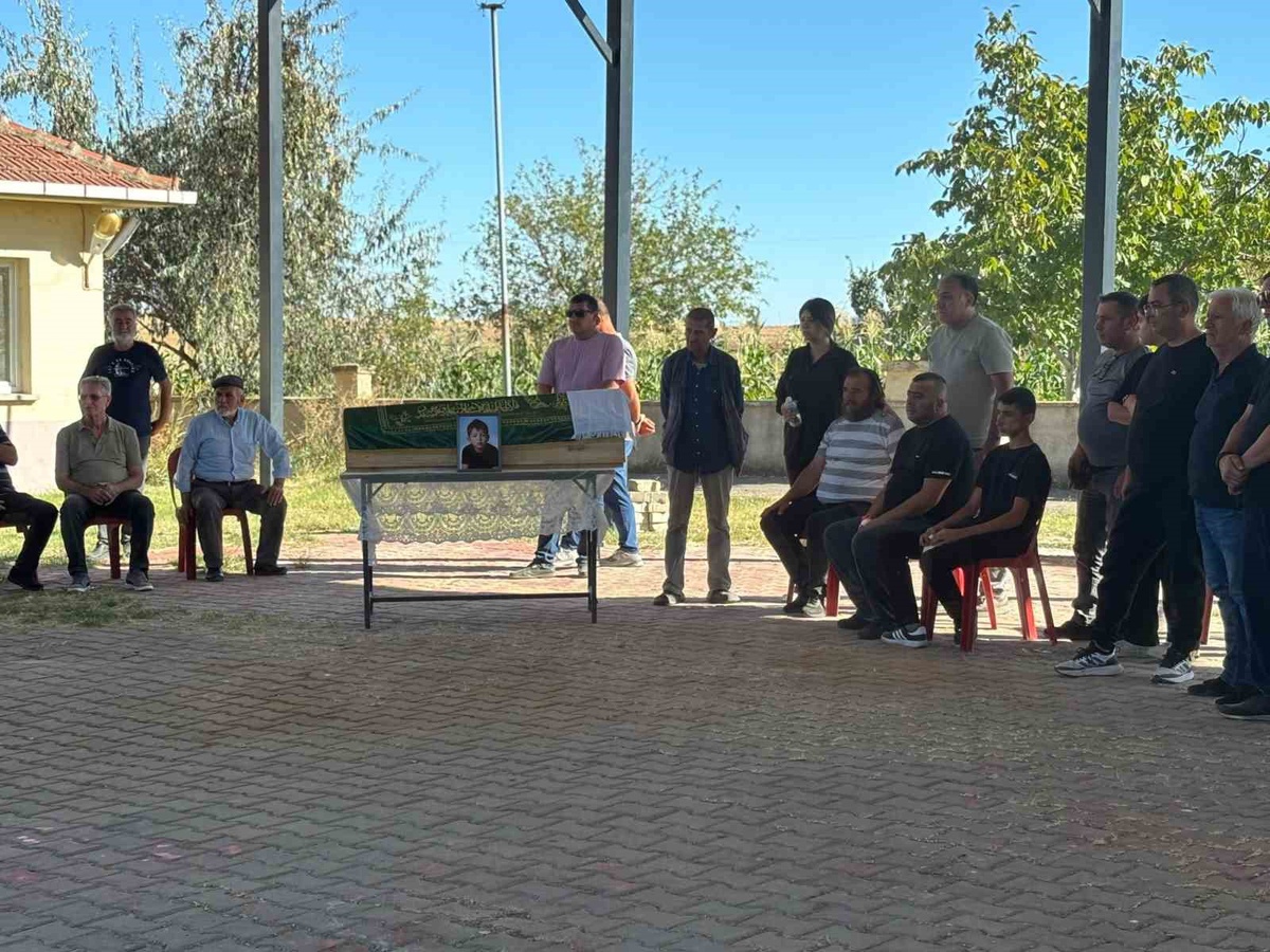 Kırklareli Babaeski\'de kazada hayatını kaybeden 7 yaşındaki çocuk gözyaşlarıyla toprağa verildi