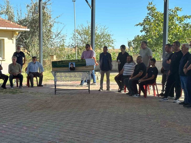 Kırklareli Babaeski'de kazada hayatını kaybeden 7 yaşındaki çocuk gözyaşlarıyla toprağa verildi
