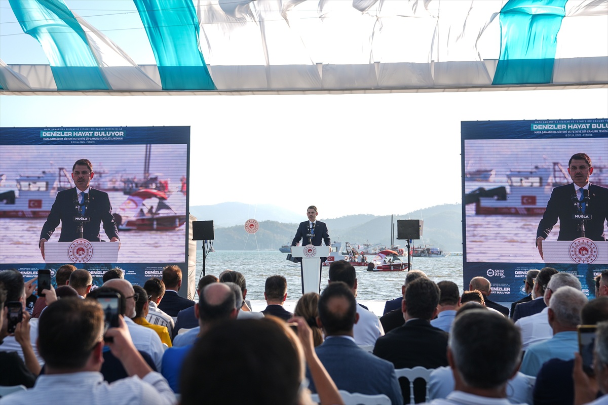 Bakan Kurum, Fethiye Körfezi\'nde 16 milyon metreküp dip çamurunu 3 yılda temizleyecek
