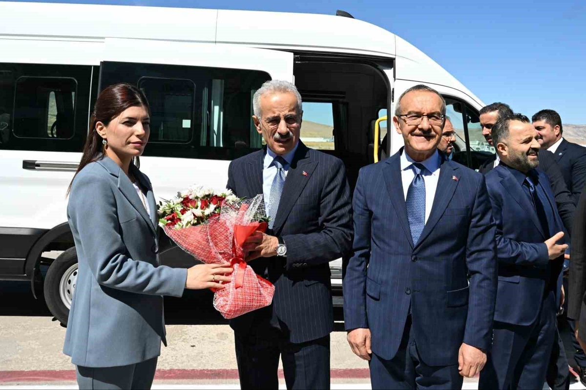 Bakan Uraloğlu Malatya\'da Darende ve Gürün\'de temaslarda bulunacak, kongreye katılacak