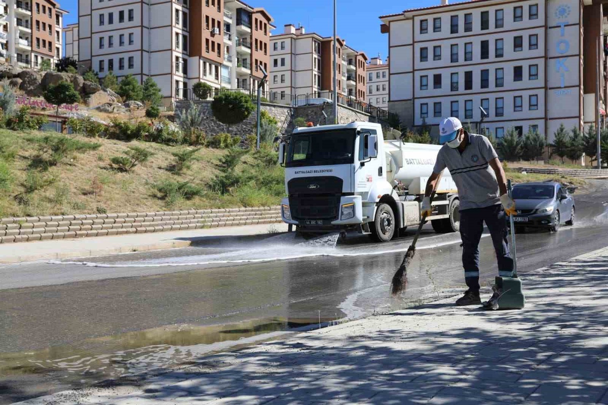 Battalgazi\'de temizlik seferberliği, Orduzu, Kırkgöz ve Kadıçayırı\'nda cadde ve parklar elden