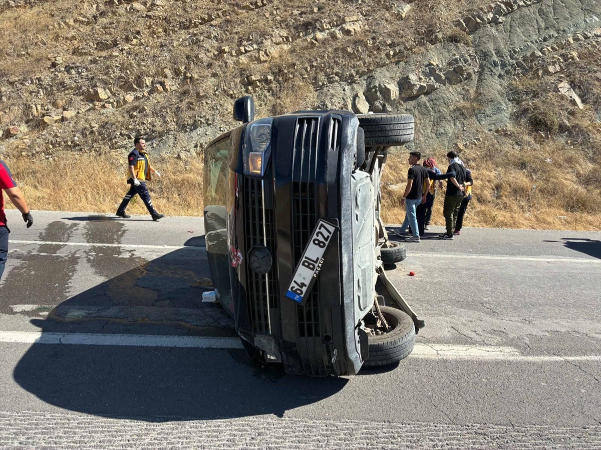 Bilecik\'te minibüs devrildi, 3 kişi yaralandı