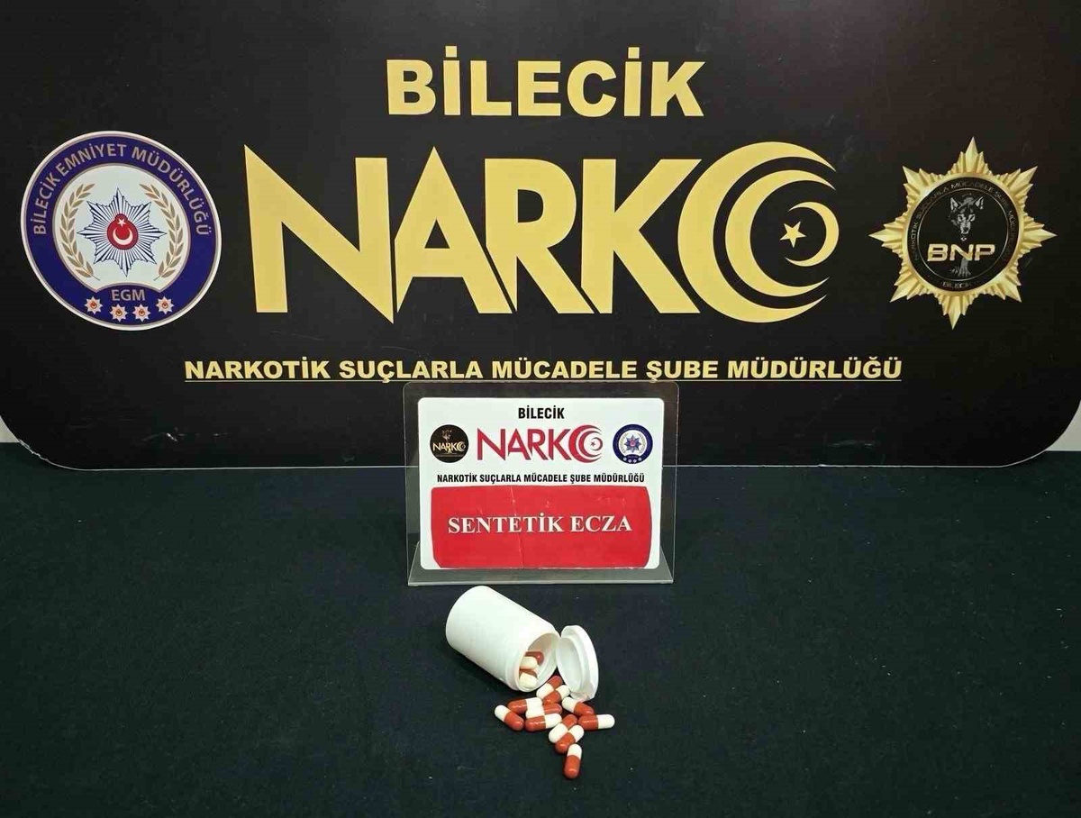 Bilecik\'te otobüste 2 şüphelinin üzerinde sentetik ecza ele geçirildi
