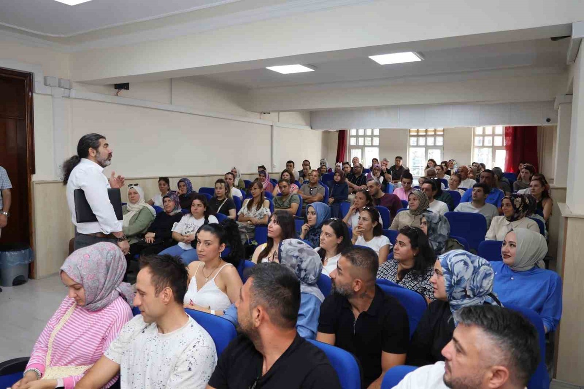 Bilecik\'te velilere Türkiye Yüzyılı Maarif Modeli eğitimi verildi