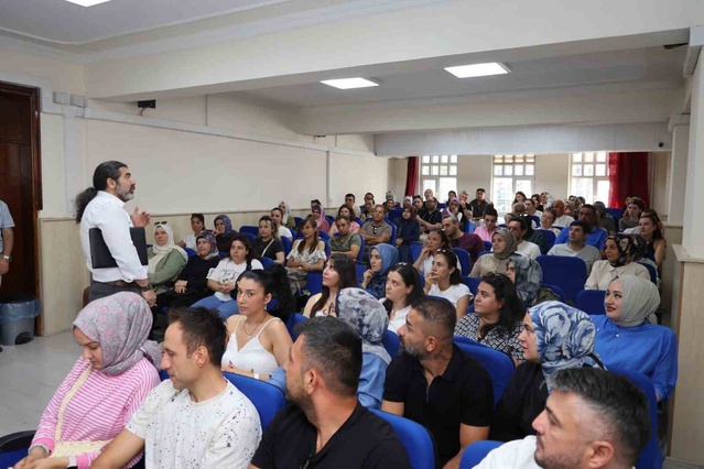 Bilecik'te velilere Türkiye Yüzyılı Maarif Modeli eğitimi verildi
