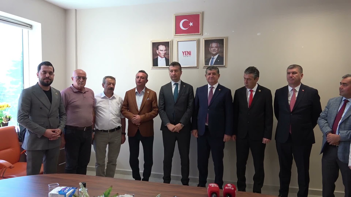 Burdur\'da İl Genel Meclisi Başkanı ve 5 meclis üyesi CHP’den istifa ederek YENİ Parti’ye katıldı