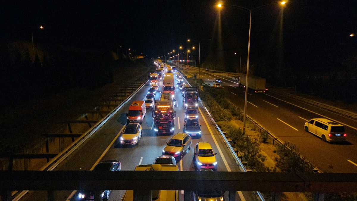 Bursa Orhangazi\'de TIR zincirleme kazada 1 kişi öldü, 7 kişi yaralandı