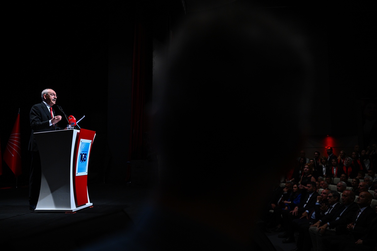 Kılıçdaroğlu: \'CHP satın alınamayacak kadar büyük ve köklü bir yürüyüştür\'