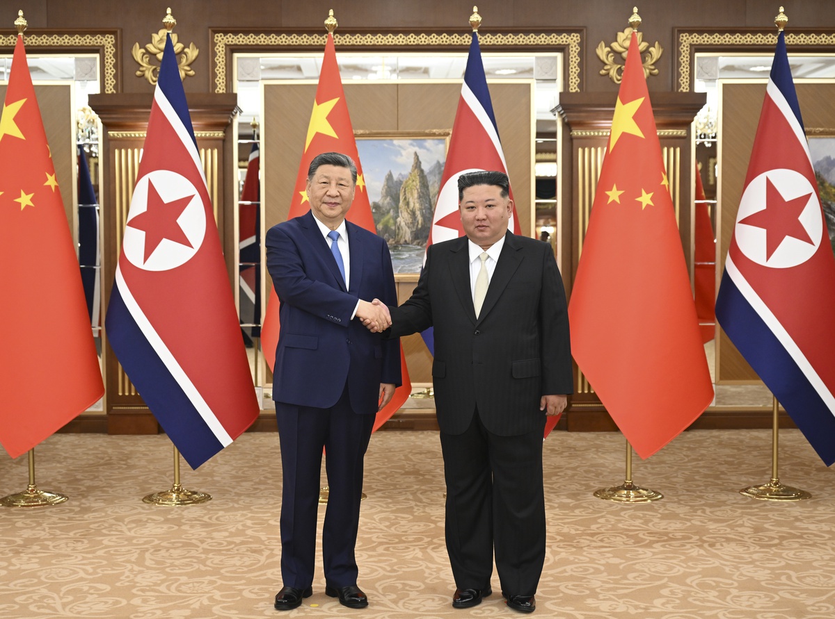 Çin Cumhurbaşkanı Xi, Kuzey Kore\'nin kuruluşunun 78. yıldönümü dolayısıyla Kim Jong-un\'u kutladı