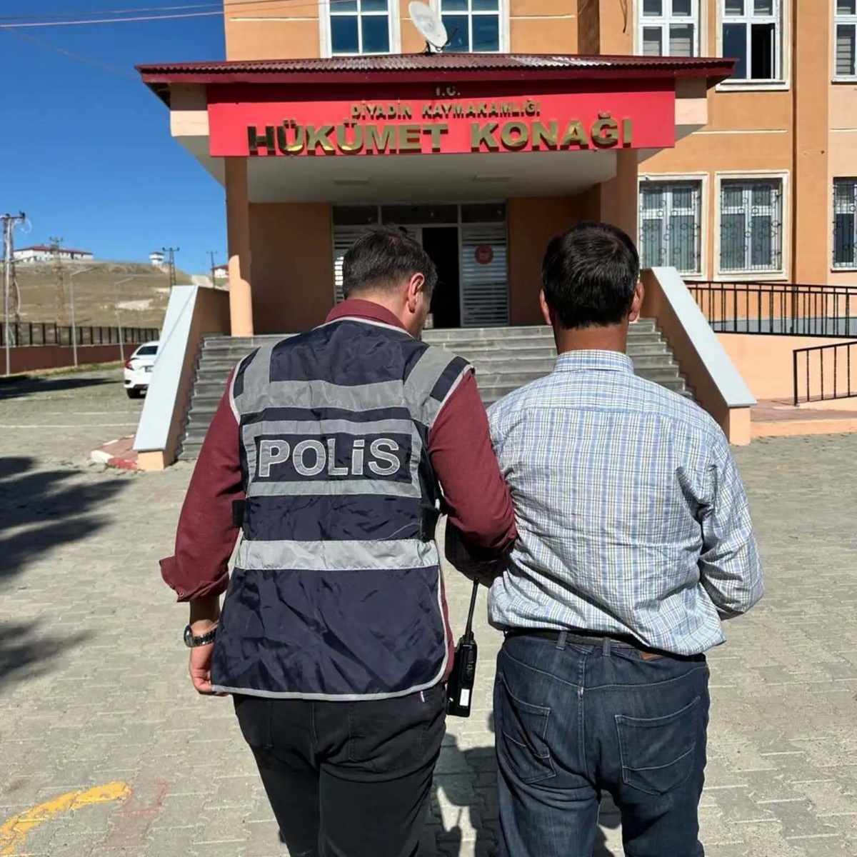 Ağrı Diyadin'de denetimde kasten öldürme hükümlüsü M.A.P. başkasının kimliğiyle yakalandı