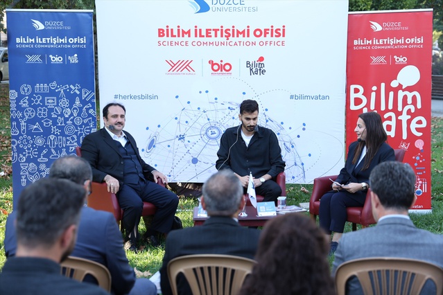 DÜ'de Gazze söyleşisinde Gazzeli öğrenci, 77 yıldır süren soykırım olduğunu söyledi