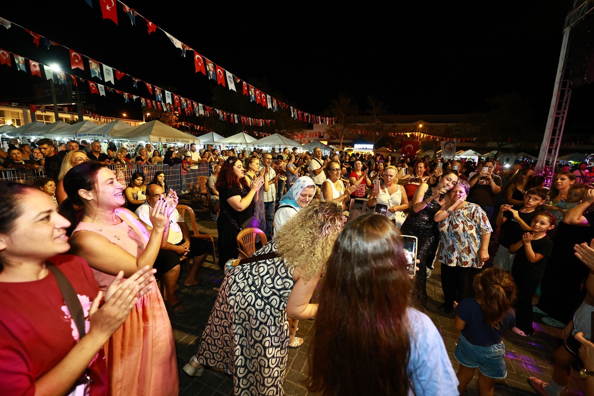 EFEST 2026’da geçmişten geleceğe uzanan iki anlamlı açılış: Dostluk Saati ve Kurtuluş Kafe