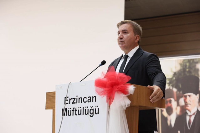 Erzincan'da eğitimcilerle buluşan Vali Aydoğdu rol model olmayı vurguladı