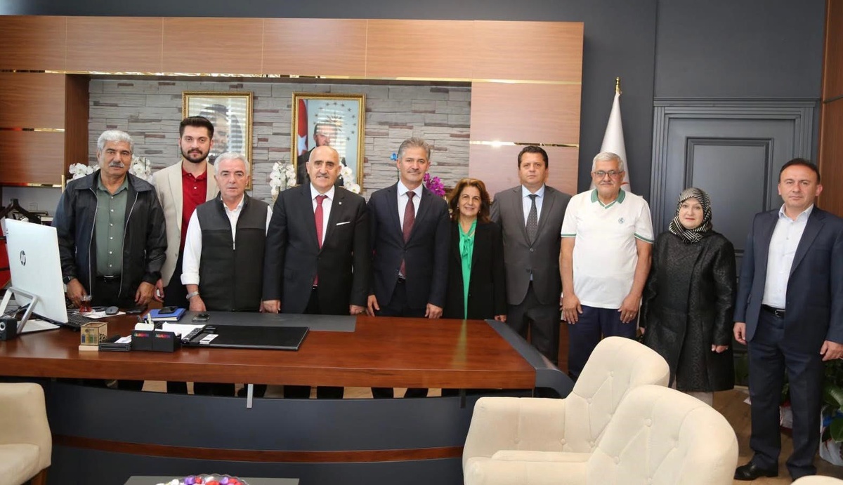 Erzurum Kent Konseyi Başkanı Tanfer, İl Sağlık Müdürü Meral\'i ziyaret etti