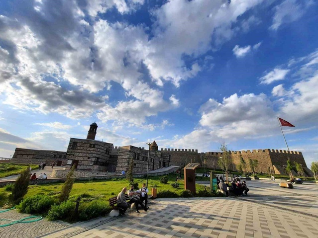 Erzurum'da müze ve ören yerlerini 2025'te 320 bin 522 kişi gezdi