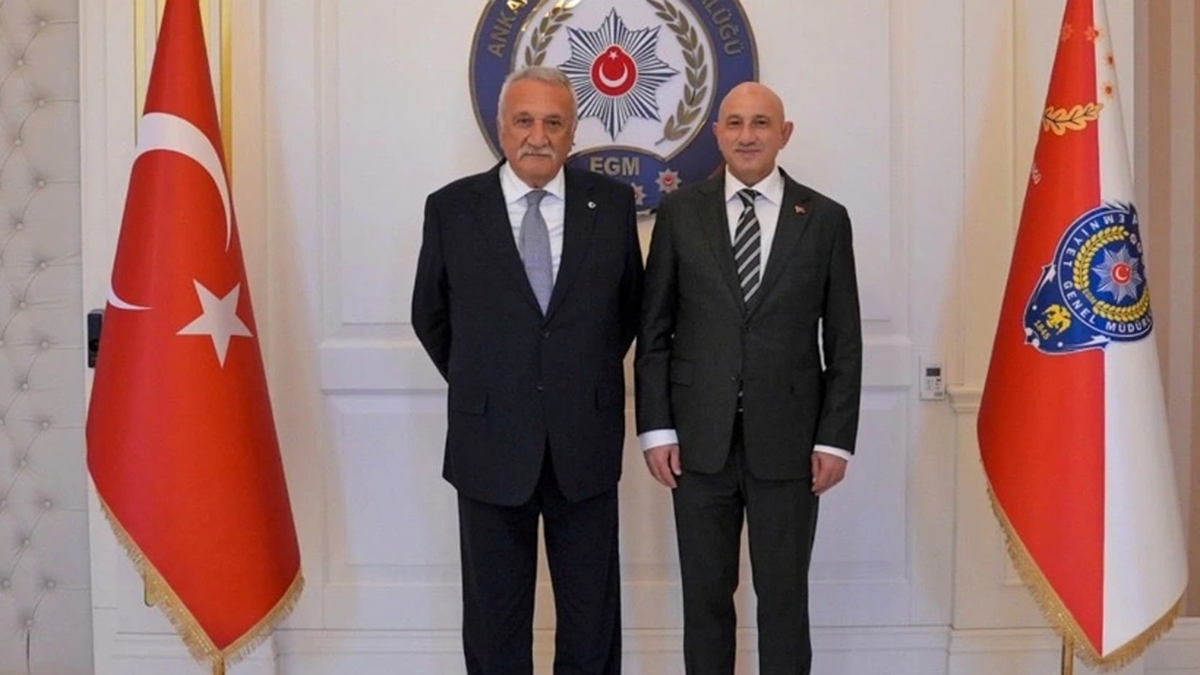 Mehmet Ağar, Ankara İl Emniyet Müdürü Maksut Yüksel\'i makamında ziyaret etti