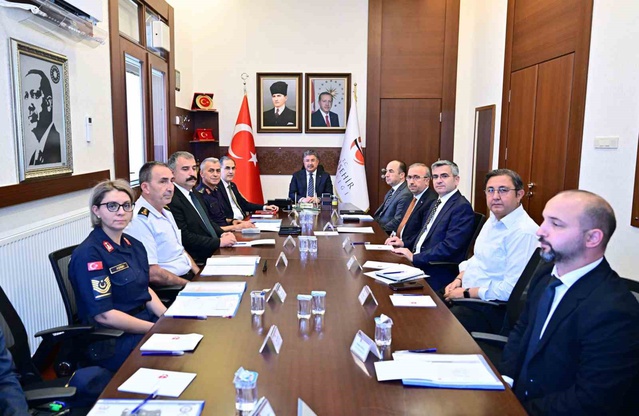 Eskişehir'de okul güvenliği toplantısı yapıldı, Vali Yılmaz denetim talimatı verdi